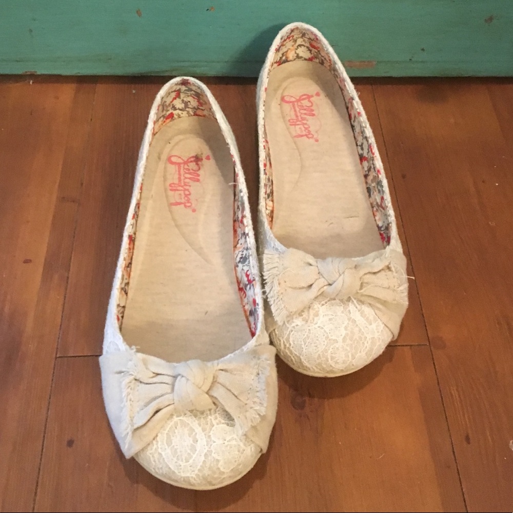 Lovely lace flats!